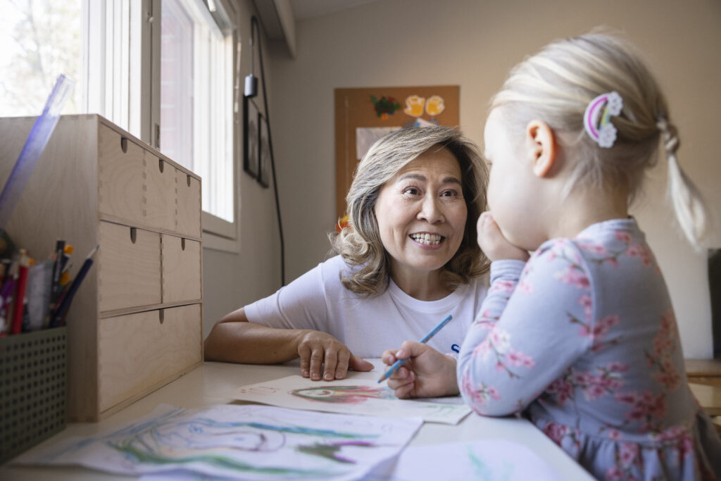 lapsi ja lastenhoitaja Turun alueella